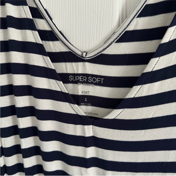 Size 1X Torrid Women’s Navy White Striped Midi Dress Super Soft Dolman Sleeve - Picture 8 of 8